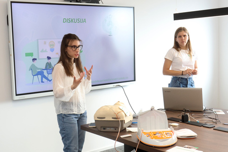 AED NOVA LOKACIJA IN OGLED PROIZVODNJE V PCB ON TIME PODSKRAJNIK 11 FOTO LJUBO VUKELIČ